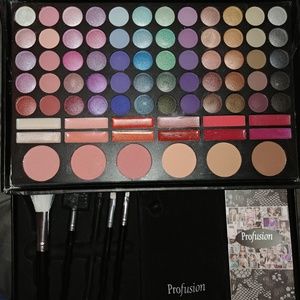 Ultimate Vanity Set Profusion 60 Eyeshadows + more